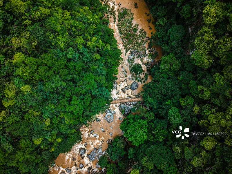 航拍湖北十堰郧西县五龙河景区秦岭山脉峡谷图片素材