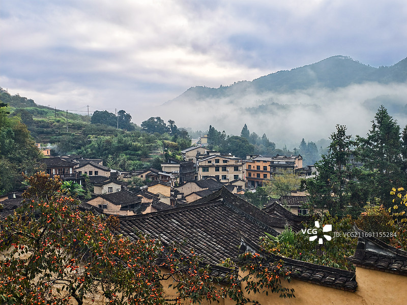 龙潭古镇.晨雾图片素材