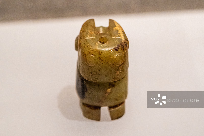 青玉鸱鸮佩（商代后期）河南博物院藏 1976年安阳市殷墟妇好墓出土图片素材