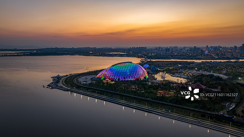 航拍青岛红岛伊甸园晚霞夜景图片素材