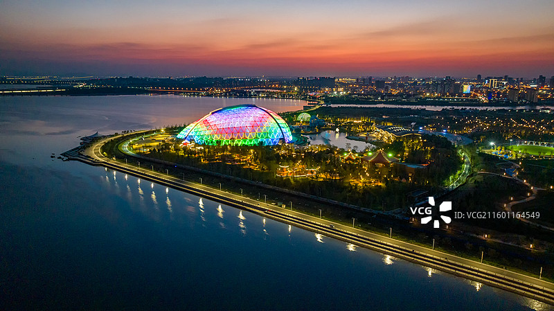 航拍东方伊甸园晚霞灯光图片素材