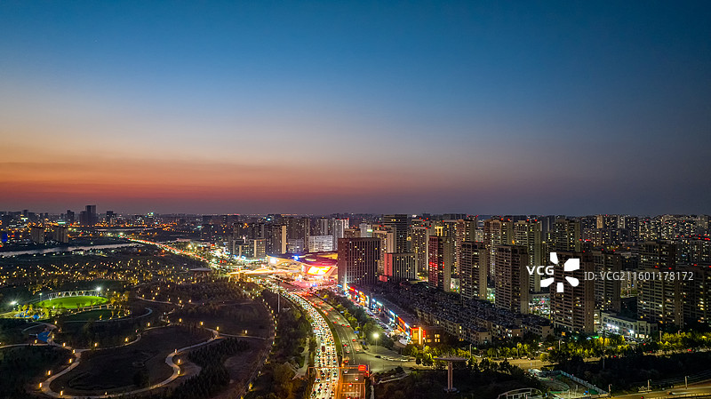 航拍青岛高新区览秀城夜景图片素材
