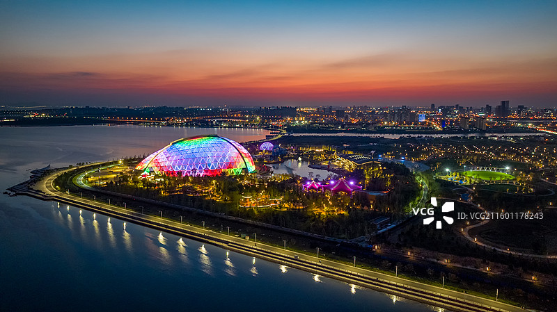 航拍青岛东方伊甸园全景夜景图片素材