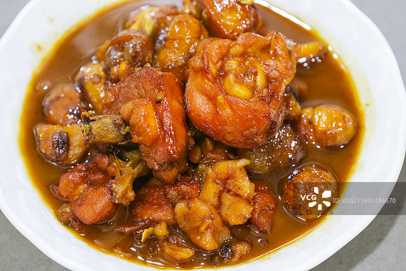 秋天时令菜板栗烧鸡腿肉图片素材