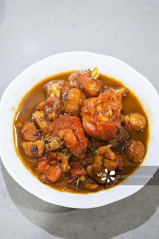 秋天时令菜板栗烧鸡腿肉图片素材