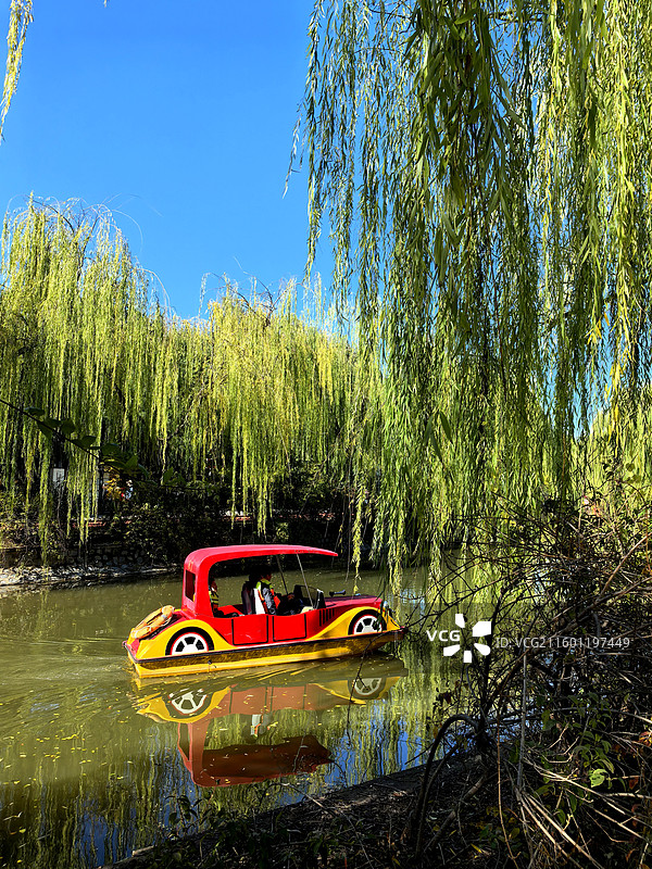 秋天的南翠屏公园游船图片素材