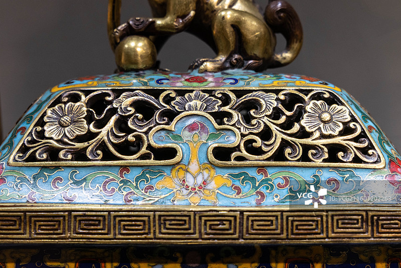 上海历史博物馆九曲黄河马背长歌鄂尔多斯草原文化展掐丝珐琅五供器 清 鄂尔多斯市博物院图片素材