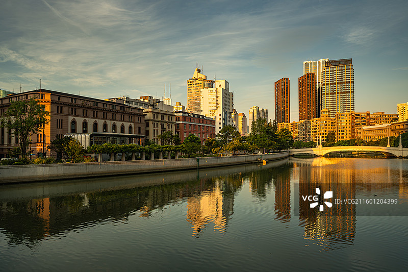 上海苏州河畔日出市景观图片素材