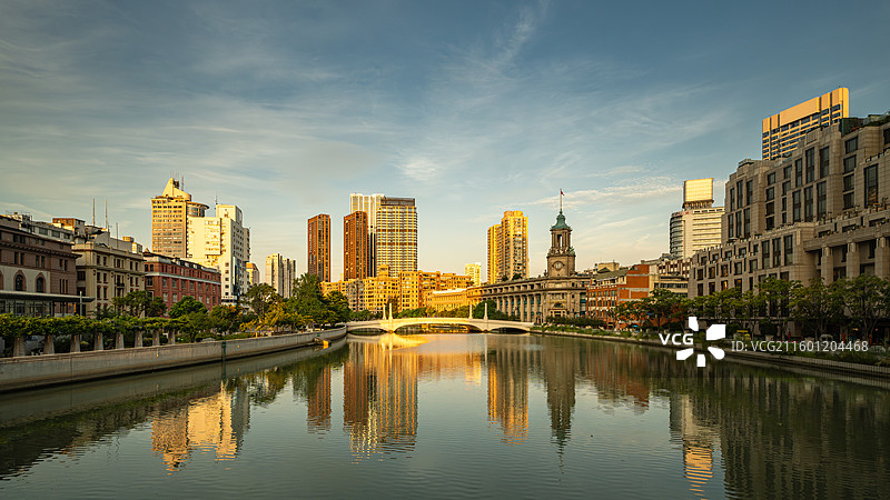 上海苏州河畔日出城市风光图片素材