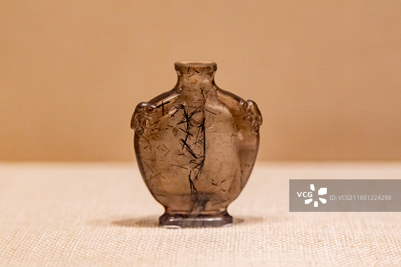 清代-羊首发晶鼻烟壶 上饶市博物馆图片素材