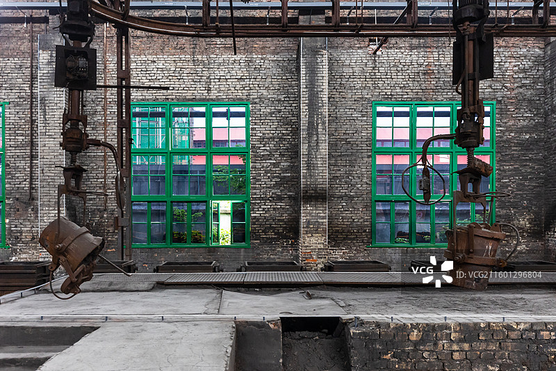 衡阳建湘工业文化街区中保留完整的旧工业铸造车间原貌图片素材