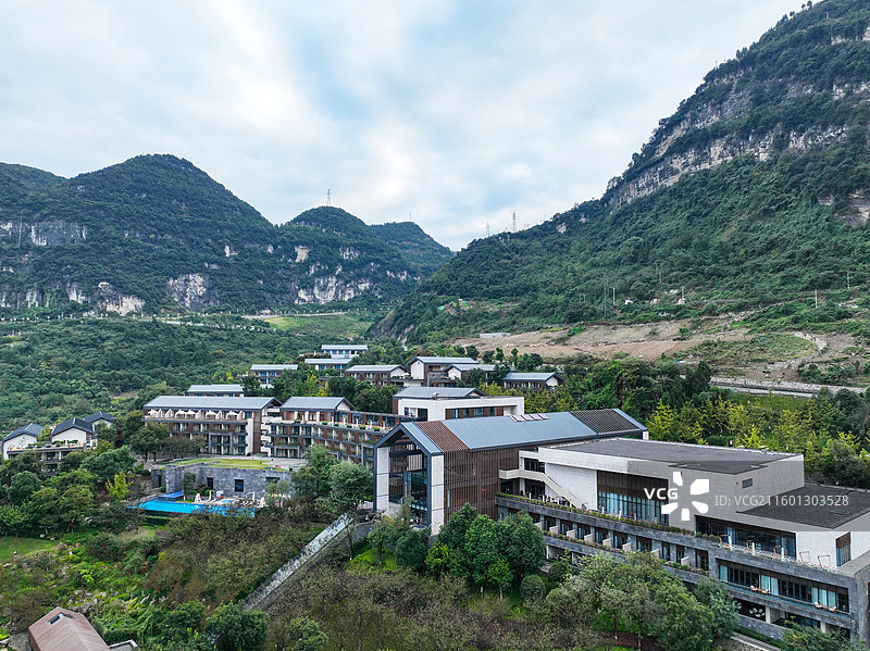 四川省泸州市古蔺县二郎镇，郎酒庄园航拍风光图片素材