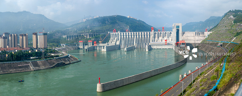 云南省昭通市水富市向家坝水电站升船机和引航道图片素材