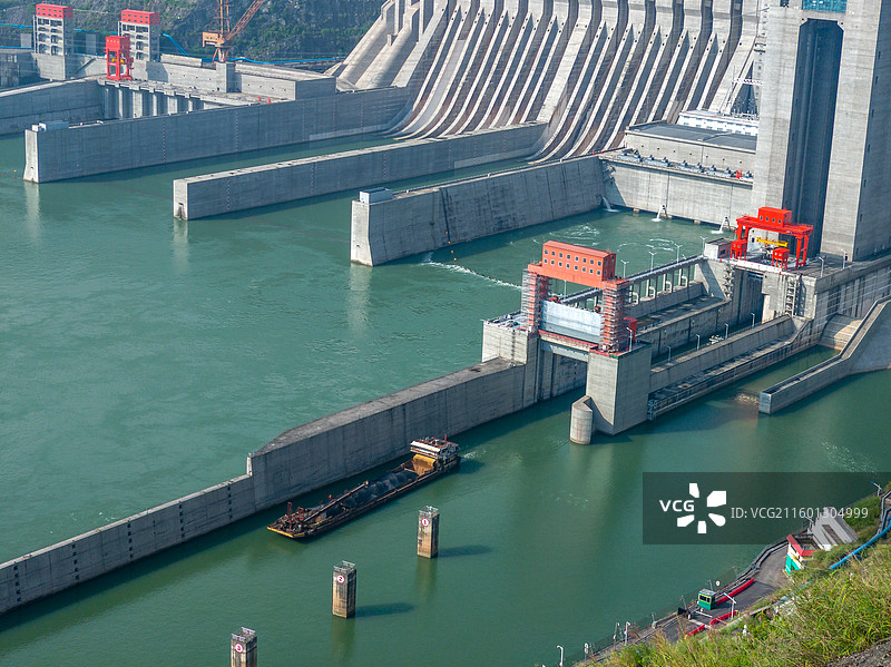 云南省昭通市水富市向家坝水电站升船机和引航道图片素材