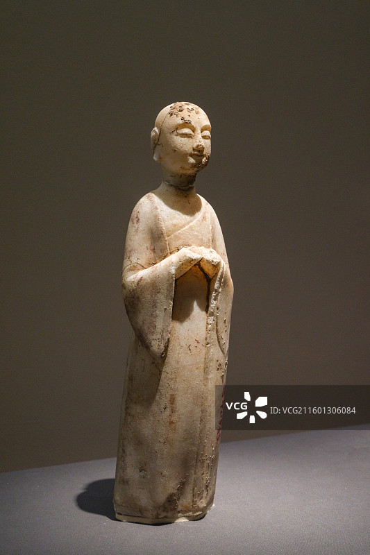 罗汉立像 唐代 曲阳县修德寺遗址出土 河北博物院藏 中国国家博物馆“惠世天工-河北曲阳石雕艺术展”图片素材