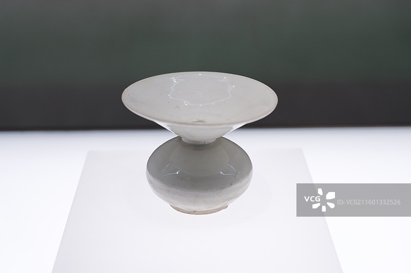白釉唾壶 邢窑 唐（公元618—907年）图片素材