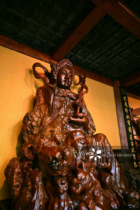 衢州开化根宫佛国根雕艺术佛教造像历史人物图片素材