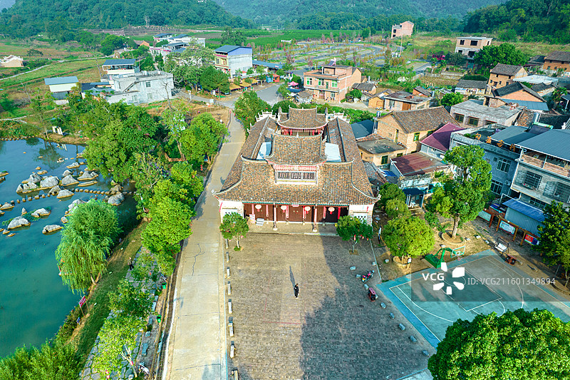 航拍湖南永州市江永县勾蓝瑶寨瑶族村落风光图片素材
