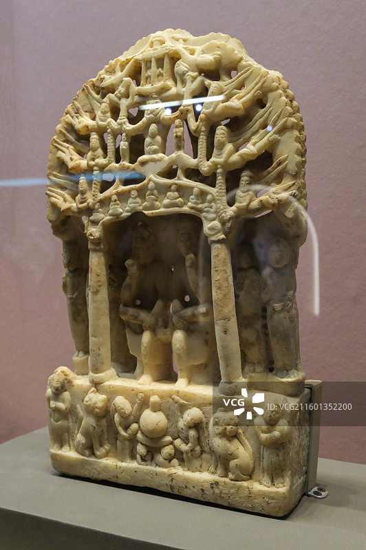 镂雕双树龛双思惟菩萨像 北齐 蠡县出土 定州博物馆藏 中国国家博物馆“惠世天工-河北曲阳石雕艺术展”图片素材