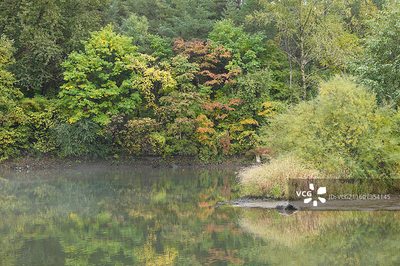 吉林延边安图县长白山二道白河镇秋季风光图片素材