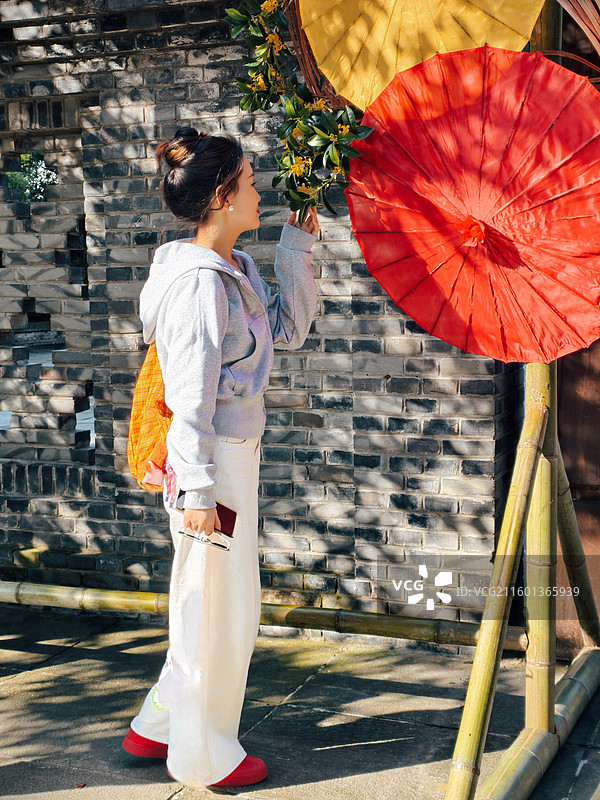南充市阆中古城旅游景区人景合拍照102图片素材