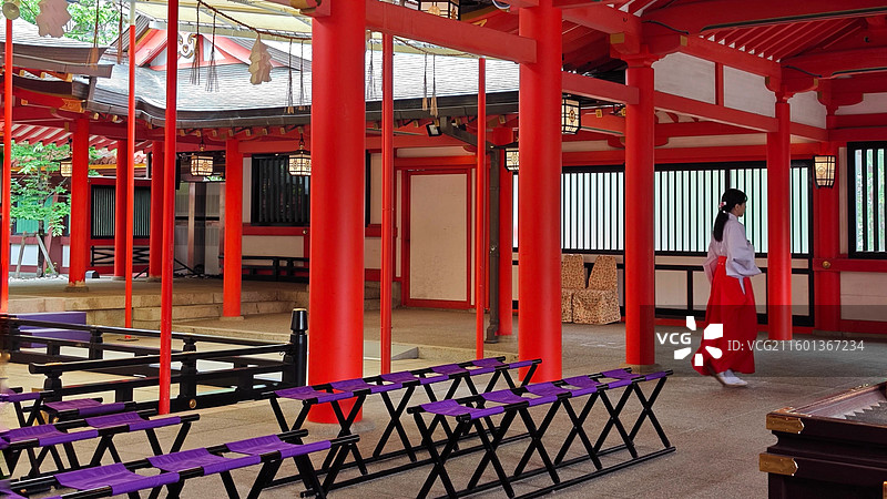 神户生田神社约建于 3 世纪，主祀稚日女尊，是恋爱与姻缘信仰中心，有金龙泉水占卜等特色。图片素材