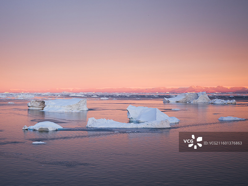 粉色清晨的冰山图片素材