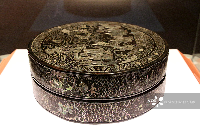 上海博物馆 —— 宋元明漆器珍品展-黑漆螺钿广寒宫图圆盒图片素材