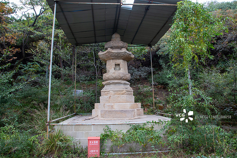 太原龙山石窟唐代石塔图片素材