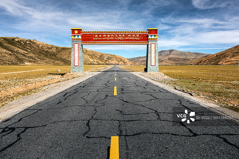 西藏公路-进入藏西秘境天上阿里的公路图片素材