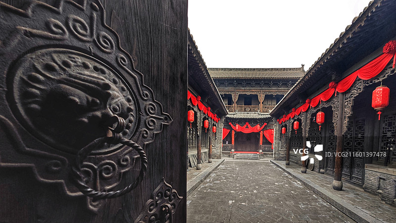 太原古县城《满江红》拍摄基地是五进式传统院落，保留电影道具与场景，可租古装沉浸式体验，是网红打卡地。图片素材