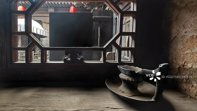 太原古县城《满江红》拍摄基地是五进式传统院落，保留电影道具与场景，可租古装沉浸式体验，是网红打卡地。图片素材