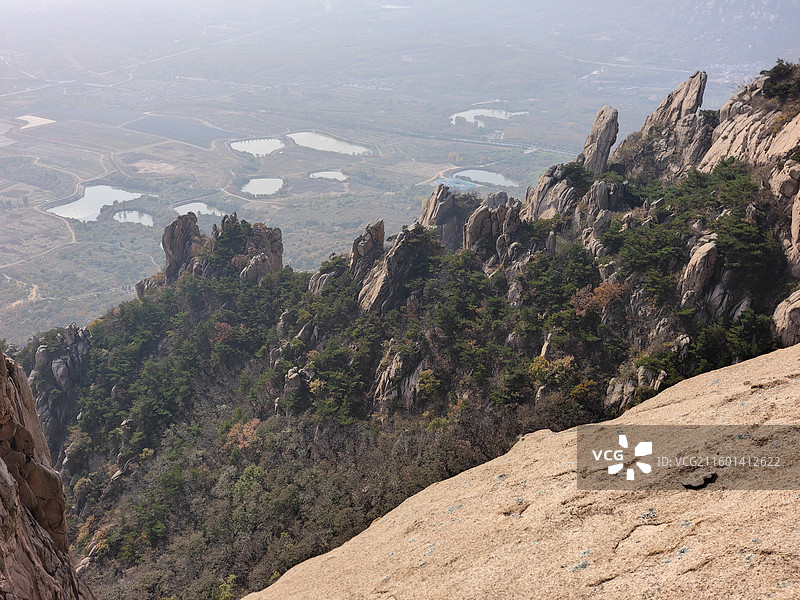 深秋，攀爬五莲山五朵莲花峰图片素材