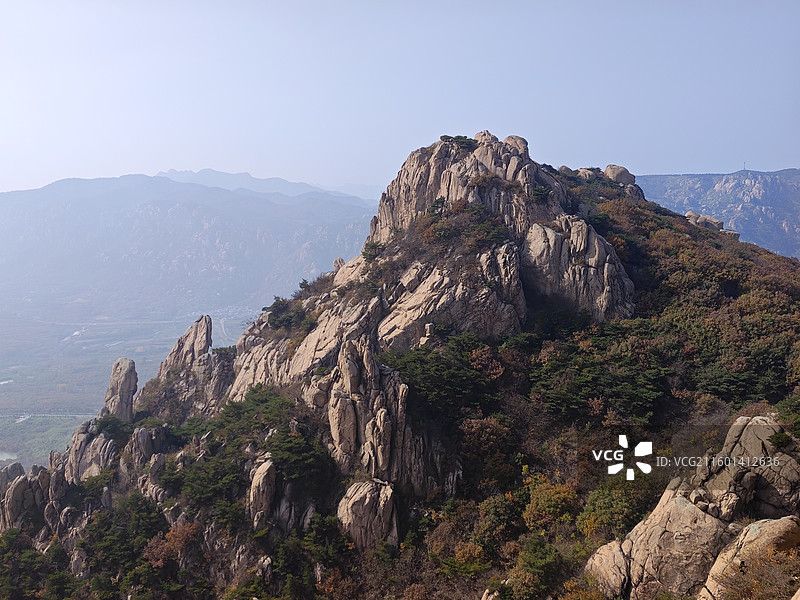 深秋，攀爬五莲山五朵莲花峰图片素材