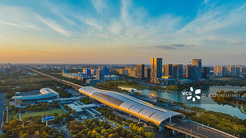 常州高铁新城的秋天图片素材