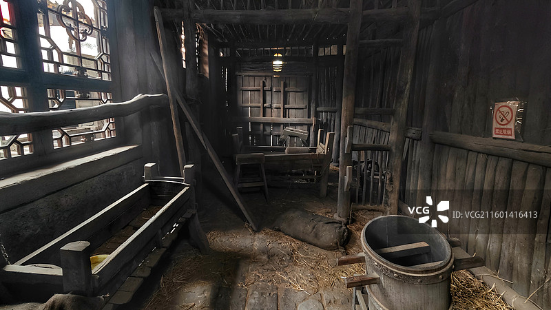 太原古县城《满江红》拍摄基地是五进式传统院落，保留电影道具与场景，可租古装沉浸式体验，是网红打卡地。图片素材