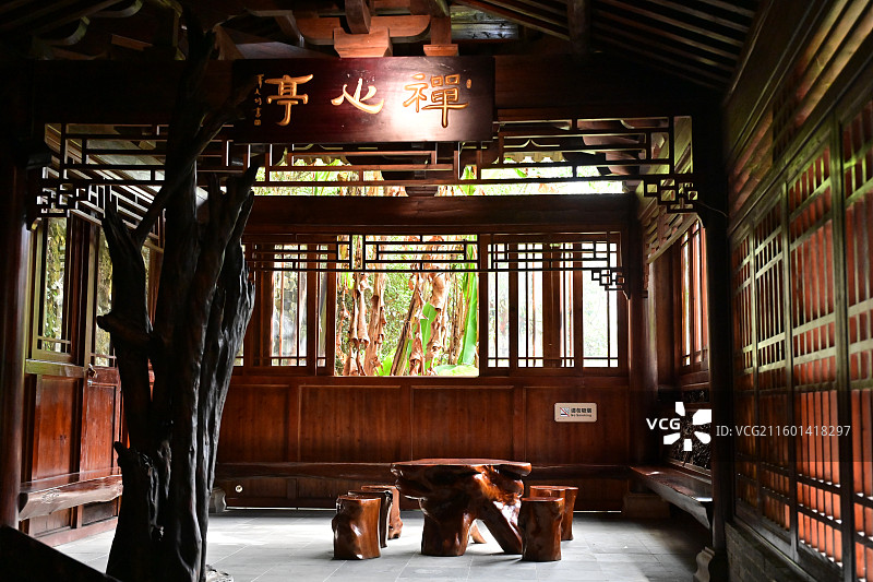 衢州开化根宫佛国根雕艺术佛教造像历史人物图片素材