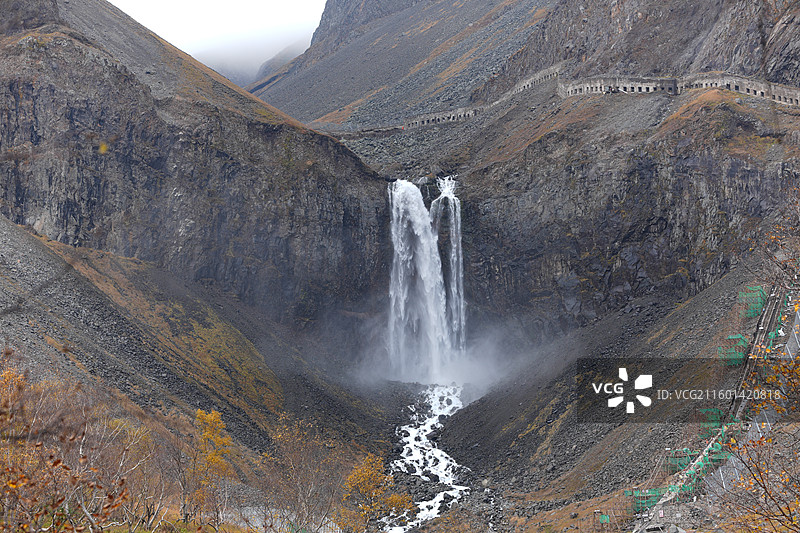 吉林延边安图县长白山景区瀑布秋季风光图片素材