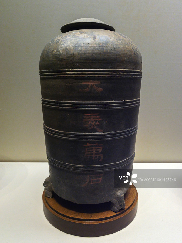 “大麦万石”陶仓 西汉 1953年河南洛阳金谷园出土 中国国家博物馆“古代中国基本陈列”图片素材