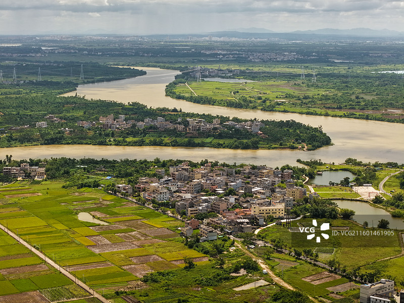 大地的脉络：一条河滋养的千年田园图片素材