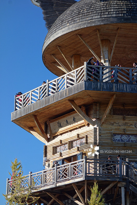 新疆阿勒泰地区布尔津县喀纳斯湖观鱼台观鱼亭图片素材