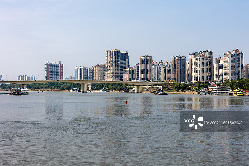 南宁邕江边城市风光图片素材