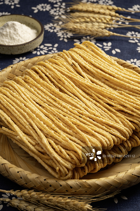 金黄馓子油炸撒子传统美食山西美食图片素材