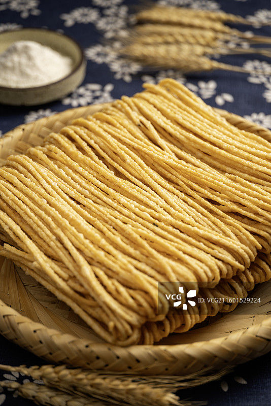 金黄馓子油炸撒子传统美食山西美食图片素材