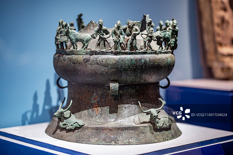 中国国家博物馆藏云南晋宁石寨山古墓群出土西汉贡纳场面贮贝器图片素材