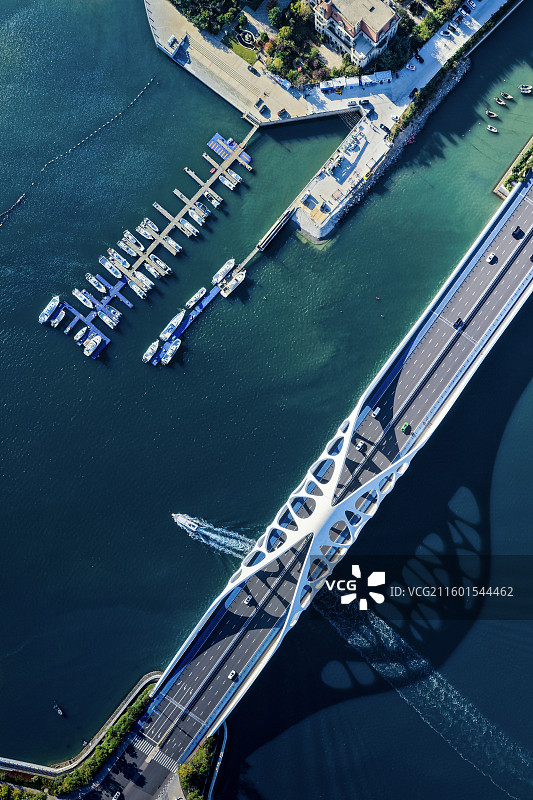 青岛西海岸新区东方影都星光岛珊瑚贝桥高空俯瞰航拍图片素材