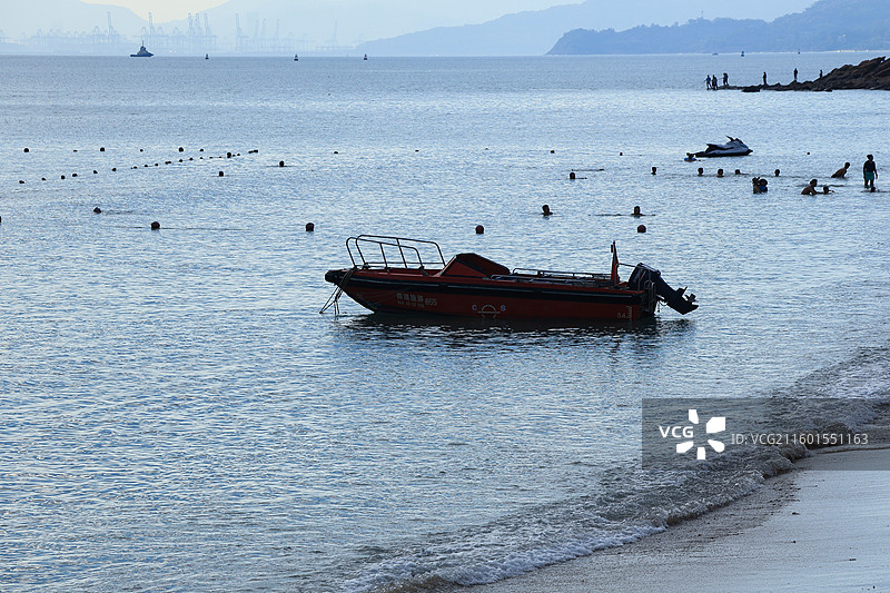 深圳官湖沙滩海边，乳状云，海山，游船，盐田港，蓝天白云，天空，蓝色，港口，海阔天空图片素材