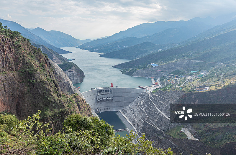 巧家县壮丽山水间的金沙江白鹤滩水电站图片素材