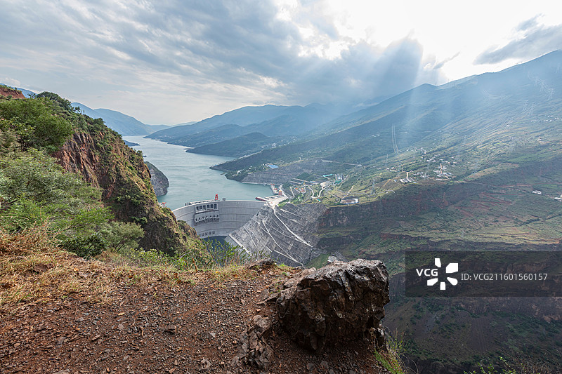 巧家县壮丽山水间的金沙江白鹤滩水电站图片素材