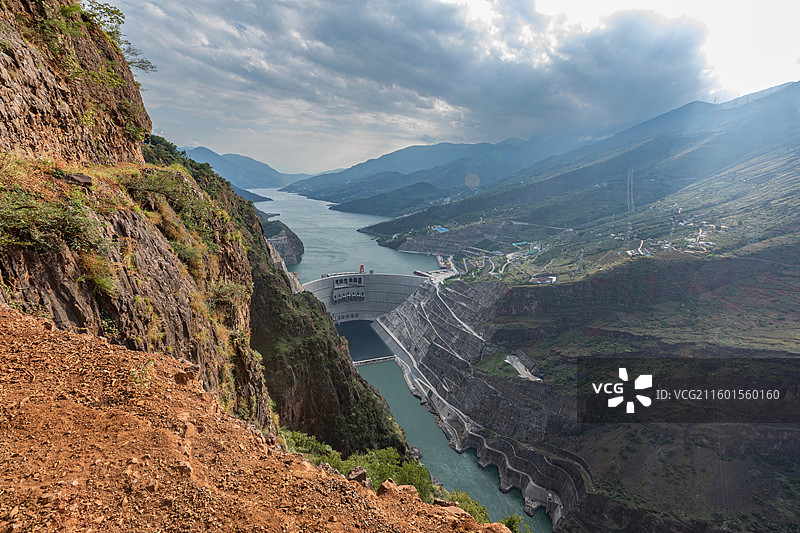 巧家县壮丽山水间的金沙江白鹤滩水电站图片素材